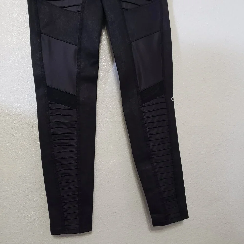 Alo Yoga Moto Leggings